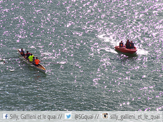 Kayak et bateau rouge @Silly, Gallieni et le quai